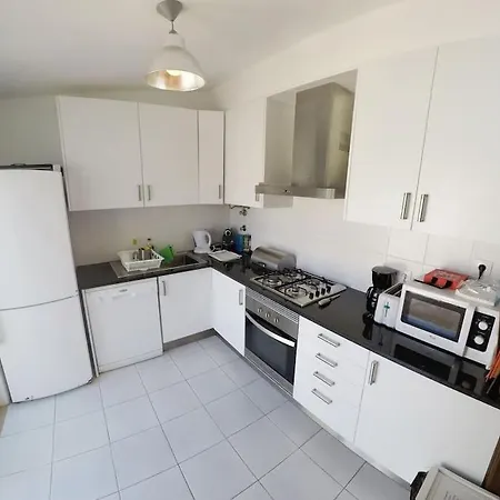 4-bedroom With Garden & Pool & Ac At The Da Rocha *