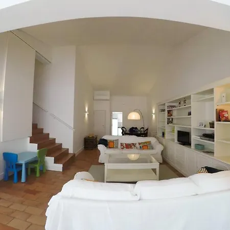 4-bedroom With Garden & Pool & Ac At The Da Rocha *