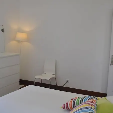 4-bedroom With Garden & Pool & Ac At The Da Rocha Портиман