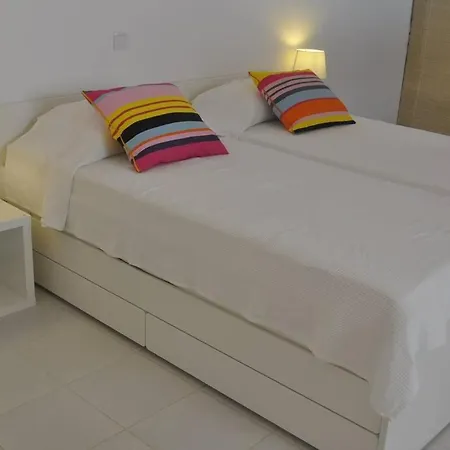4-bedroom With Garden & Pool & Ac At The Da Rocha Портиман